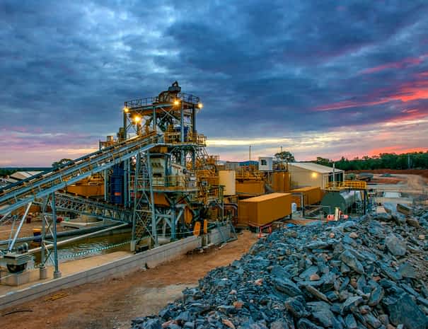 Mining.a,Large,Scale,Mining,Infrastructure,In,Australia,For,Gold,And